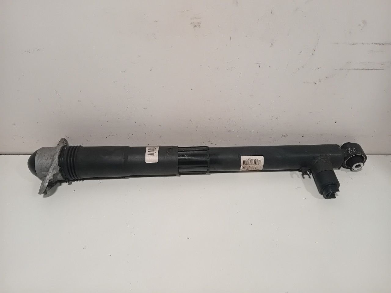 Schokbreker rechts achter Volkswagen Golf, Onderdelen@venauto.nl, Van der Ven Autorecycling B.V., Gebruikt, Ettenseweg 76, 4706 PB Roosendaal, The Netherlands