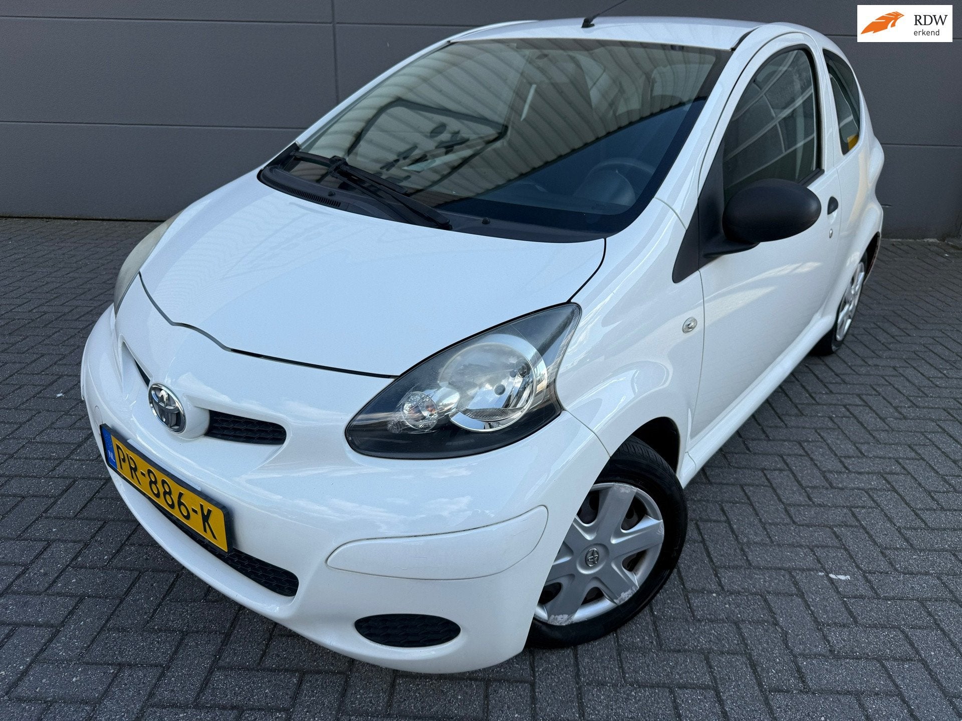 Toyota Aygo 1.0-12V Cool*APK*NAP*RIJD SCHAKEL GOED, Auto's, Toyota, Voorwielaandrijving, Euro 5, Gebruikt, 4 stoelen