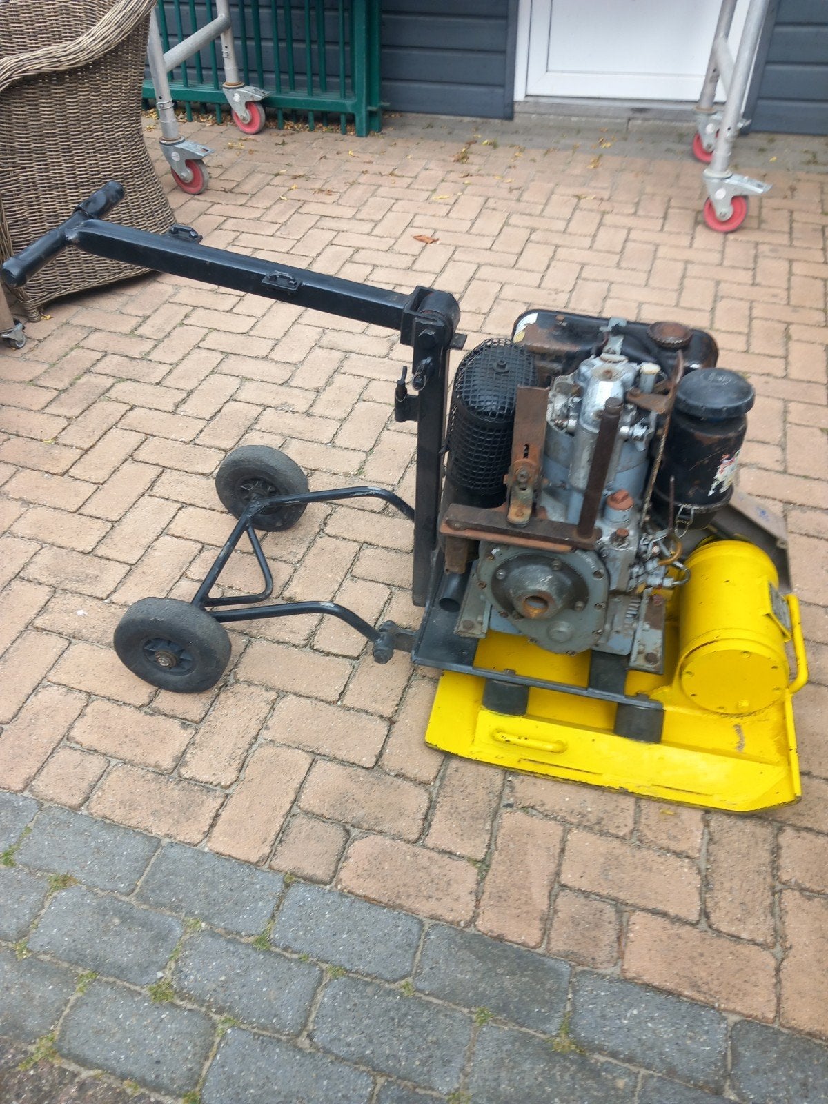 Trilplaat revo 2500 diesel met wielstel., Ophalen, Dieselmotor