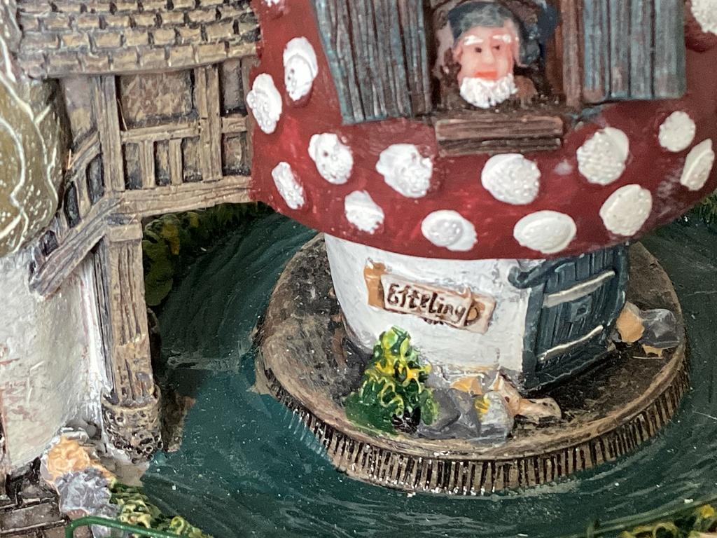 Efteling miniatuur set: paddenstoel, huisje met klok, kabout, Verzamelen, Efteling, Gebruikt, Beeldje of Poppetje, Ophalen of Verzenden