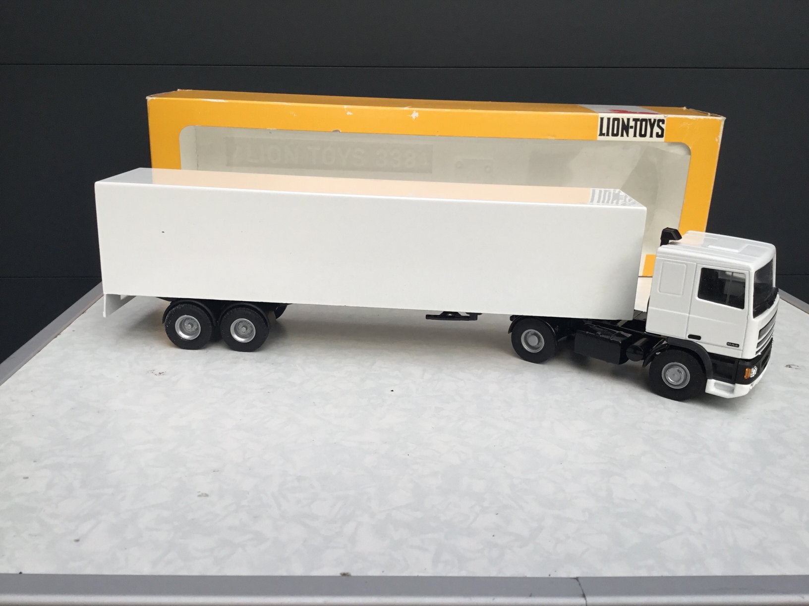 Lion  Car Daf 95 ATI 400, Ophalen of Verzenden, Zo goed als nieuw, Bus of Vrachtwagen, Lion Toys