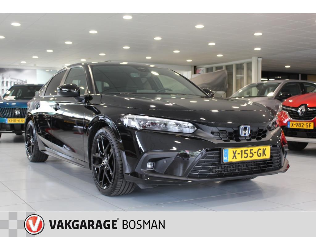 Honda Civic 2.0 e:HEV Sport/CARPLAY/CAMERA/CRUISE (bj 2023), Auto's, Honda, Gebruikt, Leder en Stof, Zwart, Bedrijf
