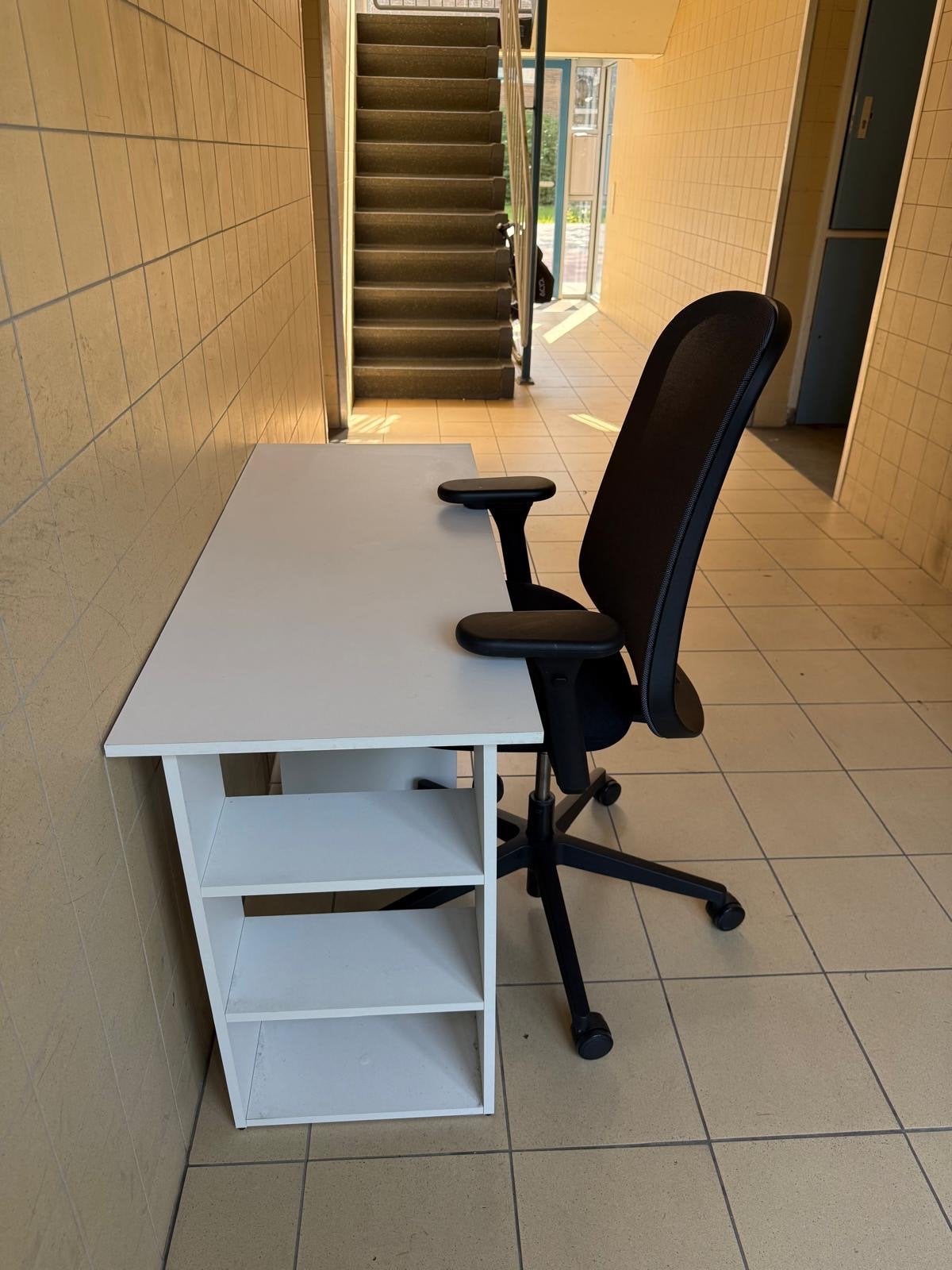 Wit bureau en bureaustoel, Ophalen, Opbergruimte, Gebruikt, Spaanplaat of MDF
