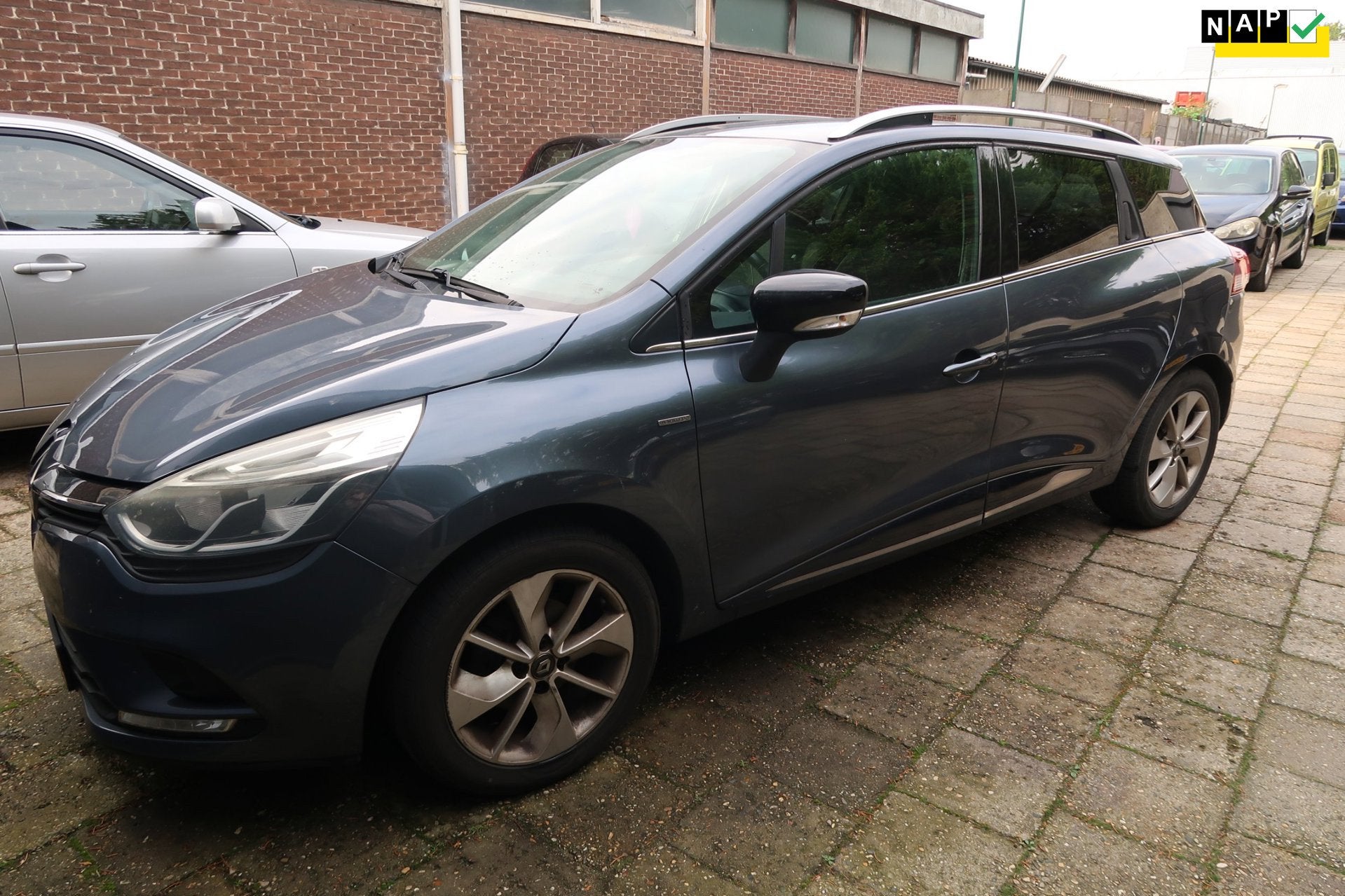 Renault Clio Estate 1.5 dCi Ecoleader Limited *Rijklaarprijs, Auto's, Voorwielaandrijving, Stof, 4 cilinders, Origineel Nederlands