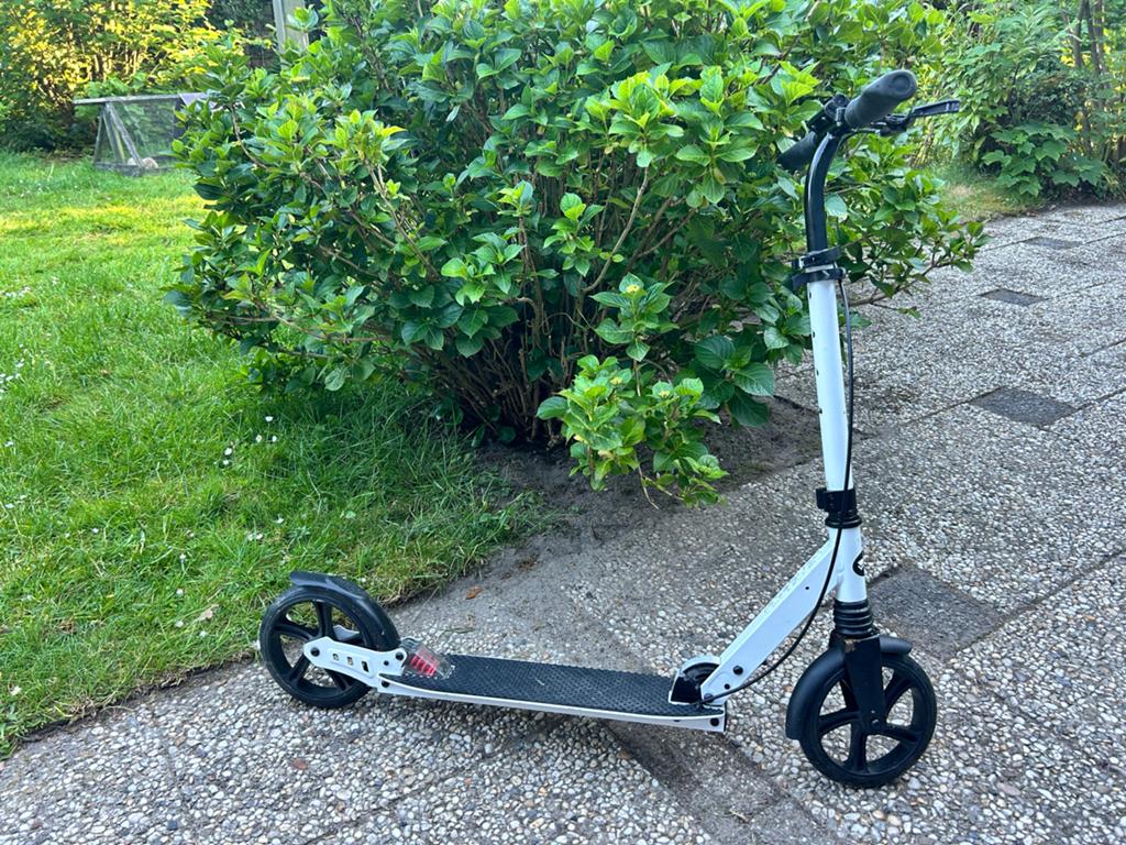 Opvouwbare step met handrem, Fietsen en Brommers, Ophalen, Gebruikt, Gewone step