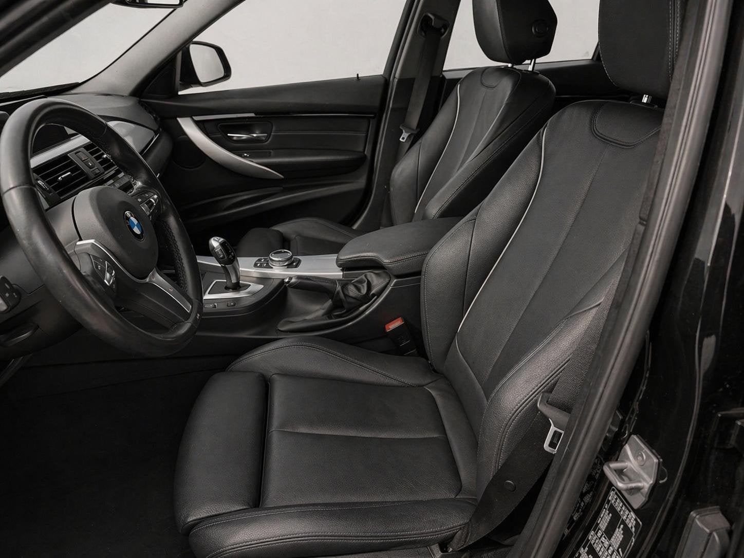 BMW 3-serie Touring 318i M Sport| CruiseControl|Schuifdak|Na, Automaat, Gebruikt, Met garantie (alle), 1465 kg