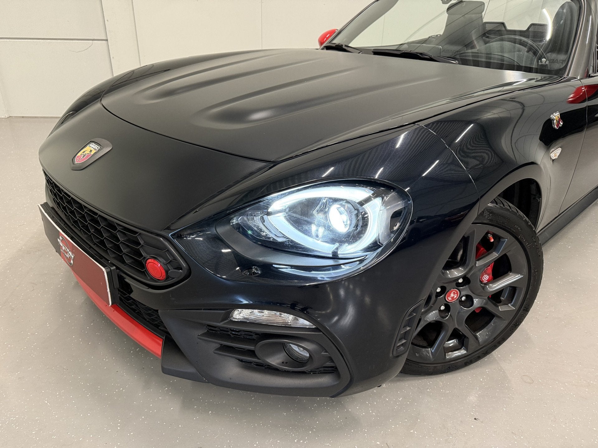 Fiat 124 Spider Abarth 1.4 MultiAir Turbo aut. LED/BOSE/ZWAR, Automaat, Gebruikt, Zwart, 4 cilinders