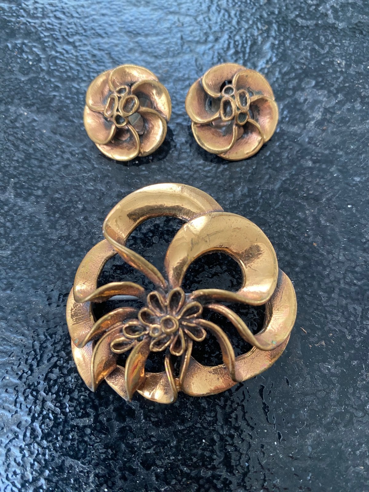 Broche en oorbellen Hannu Ikonem, Sieraden, Tassen en Uiterlijk, Broches, Ophalen of Verzenden, Zo goed als nieuw, Koper