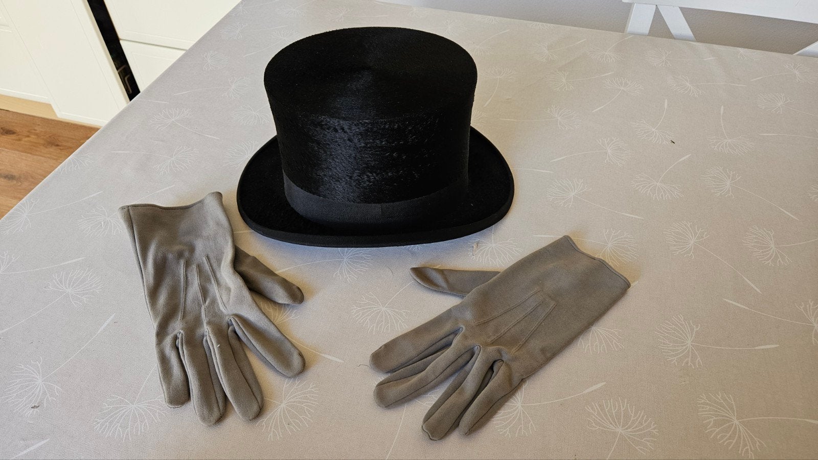 vintage 1966 elegante Zwarte Hoge Hoed met Handschoenen, Antiek en Kunst, Ophalen of Verzenden