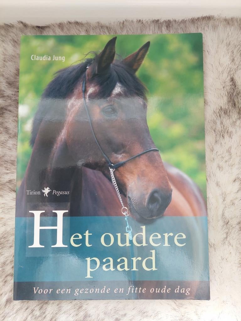 Claudia Jung - Het oudere paard, Ophalen of Verzenden, Zo goed als nieuw, Paarden of Pony's, Claudia Jung