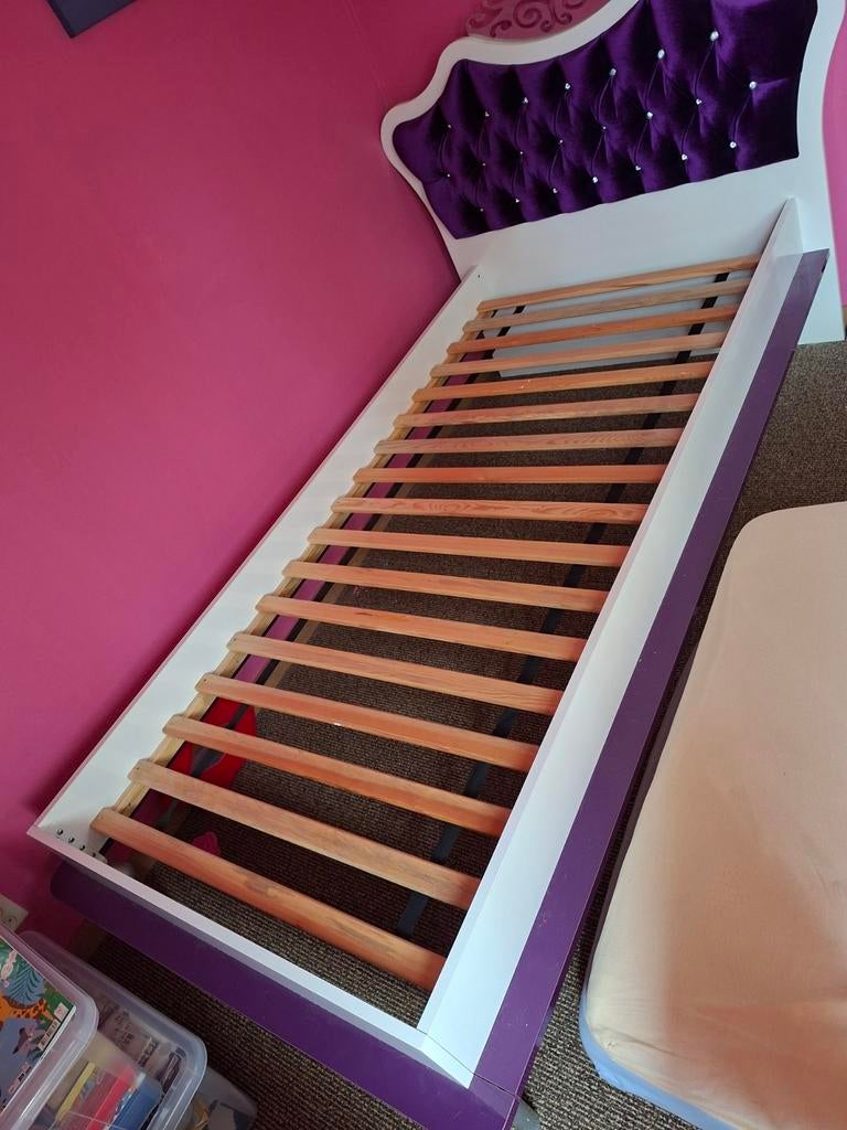 Princessenbed eenpersoons met paars gecapitonneerd hoofdbord, Ophalen of Verzenden