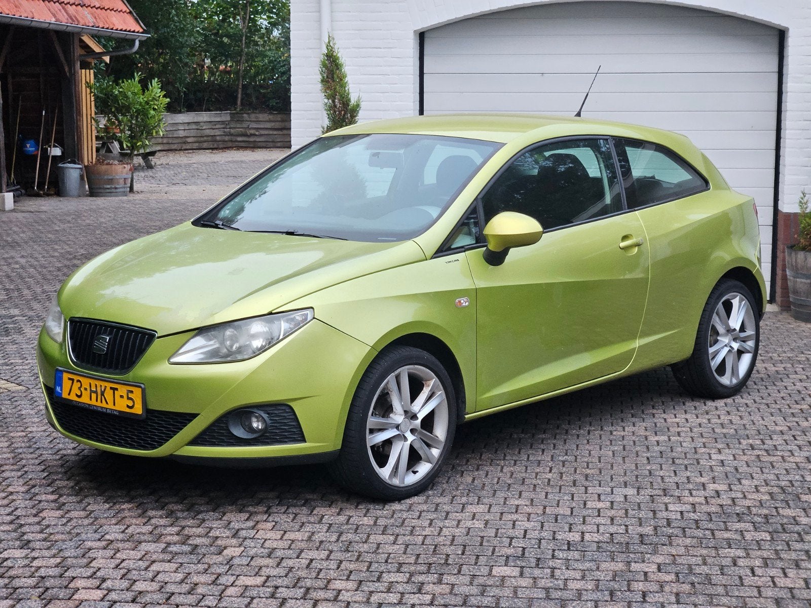 Seat Ibiza 1.4 63KW 3-DRS BWJ 2009 Geel, Auto's, Voorwielaandrijving, Stof, 40 €/maand, Zwart