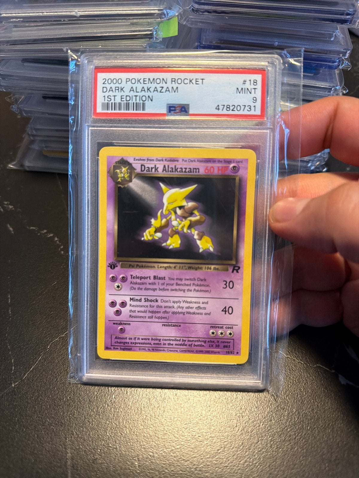 PSA 9 MINT Dark Alakazam 1st Edition 2000 Pokémon Rocket, Ophalen of Verzenden, Zo goed als nieuw, Losse kaart