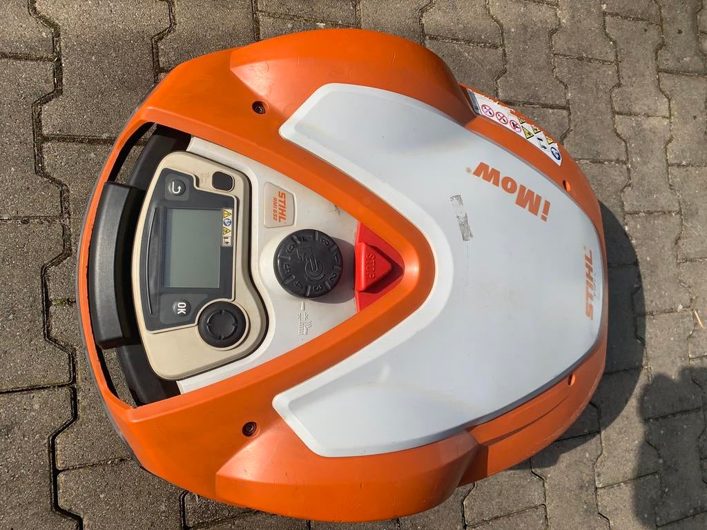 Te koop Stihl 632 robotmaaier, Ophalen, Gebruikt, 20 tot 25 cm, Met regensensor