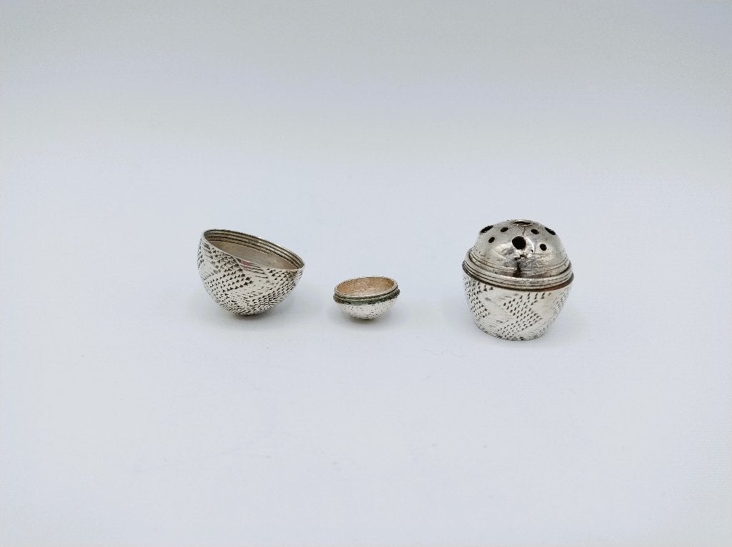 Zilveren reukei / pommander, 18e eeuws, Verzenden, Zilver