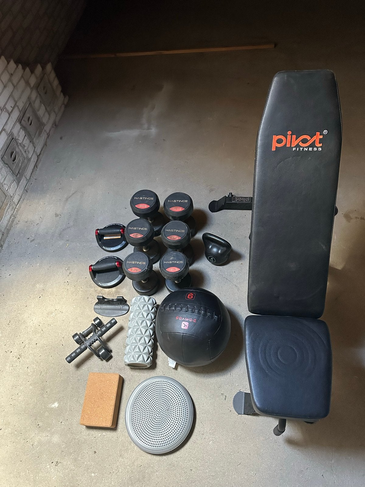 Complete fitness set: bank, dumbbells, kettlebell en meer, Ophalen, Zo goed als nieuw, Armen, Fitnessbank