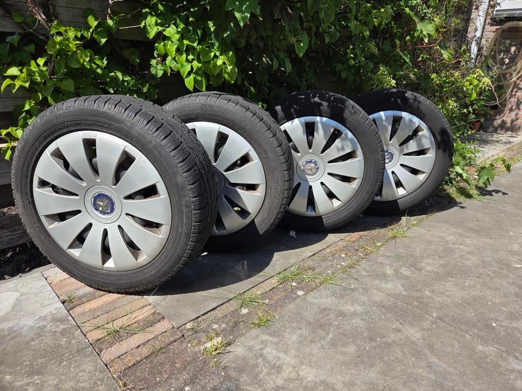 Winterbanden 205/55 R16 op Mercedes velg- Pirelli & Michelin, Auto diversen, Ophalen