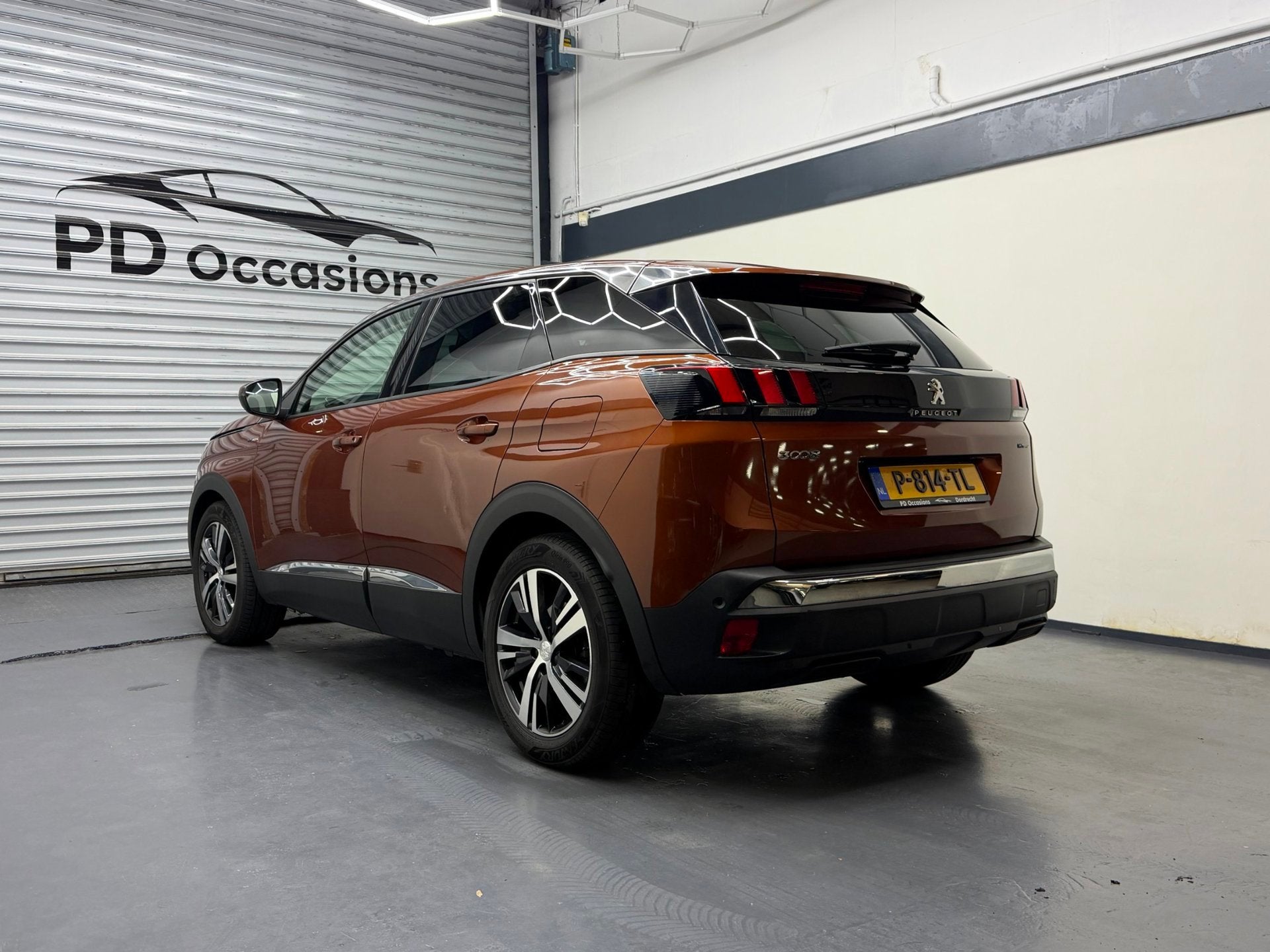 Peugeot 3008 1.6 HYbrid 225 Blue Lease Premium - Carplay - C, Auto's, Stof, Euro 6, 4 cilinders, Bruin