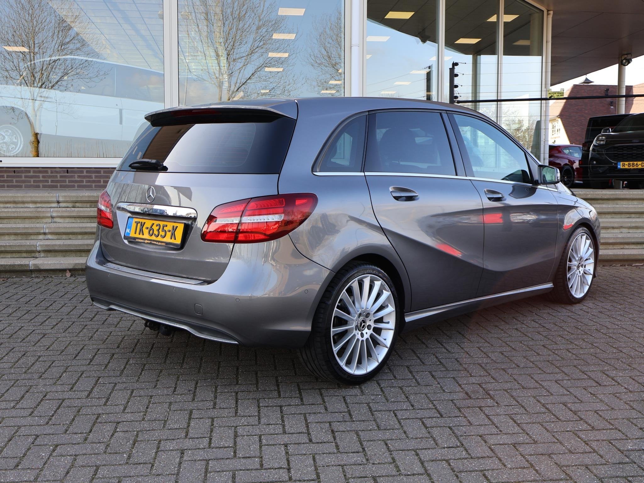 Mercedes-Benz B-klasse 180 AUT. + 19 INCH LMV | TREKHAAK | L, Gebruikt, Euro 6, 4 cilinders, 122 pk