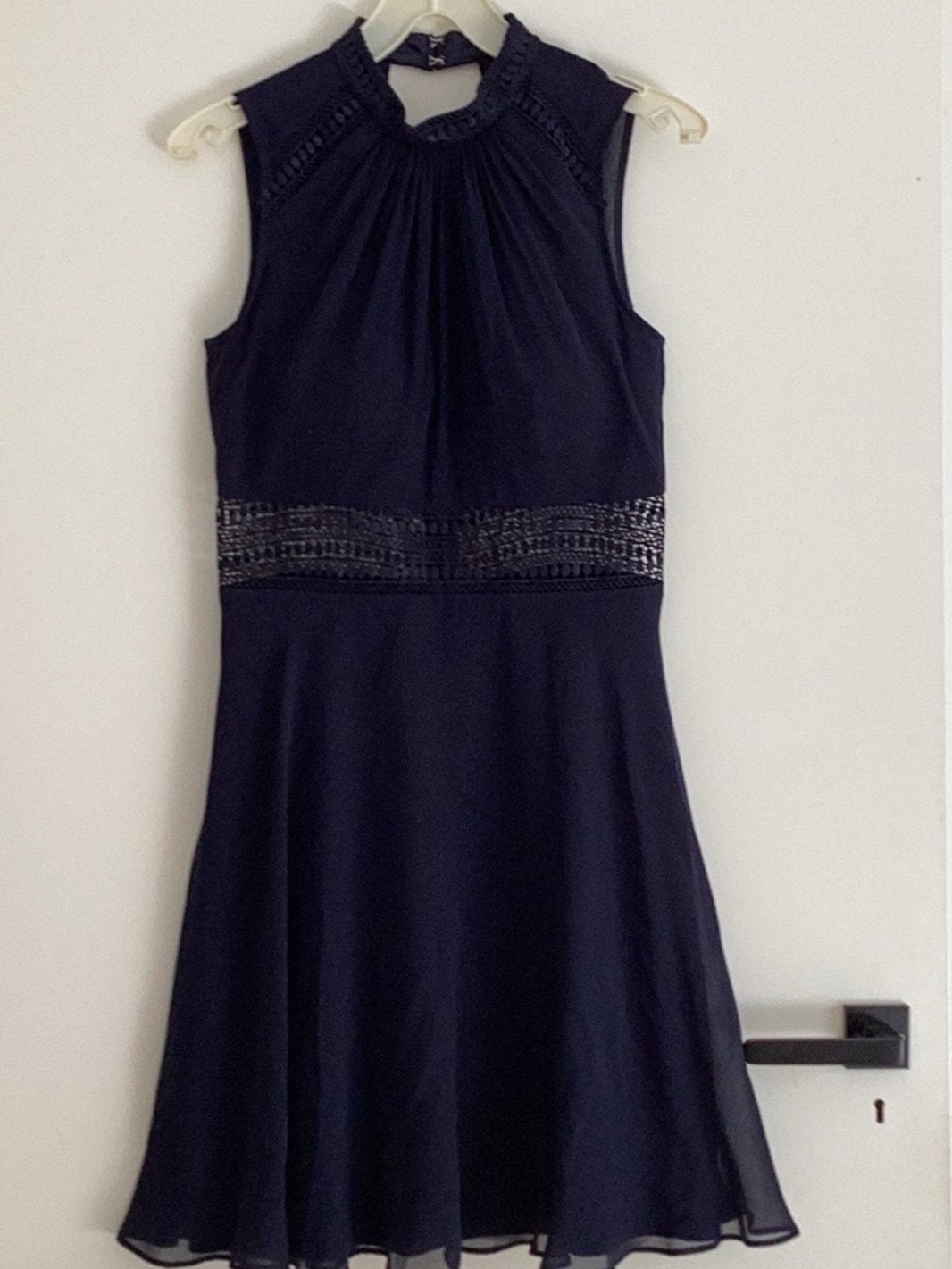 Vera Mont marineblauwe jurk met opengewerkt detail maat 38, Maat 38/40 (M), Blauw, Ophalen of Verzenden, Zo goed als nieuw