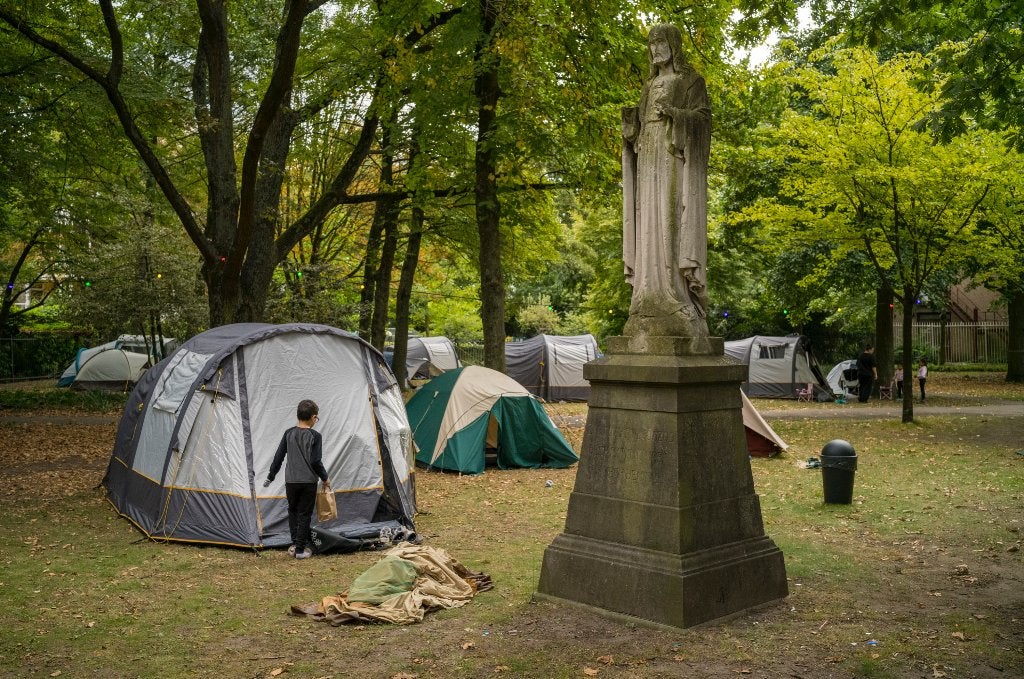 Gezocht: Tenten voor de buurtcamping, Ophalen