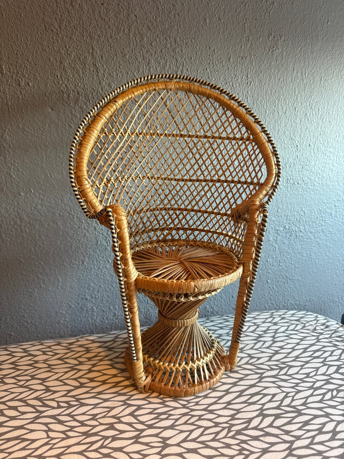 Vintage rotan pauwenstoel plantenstandaard, Ophalen
