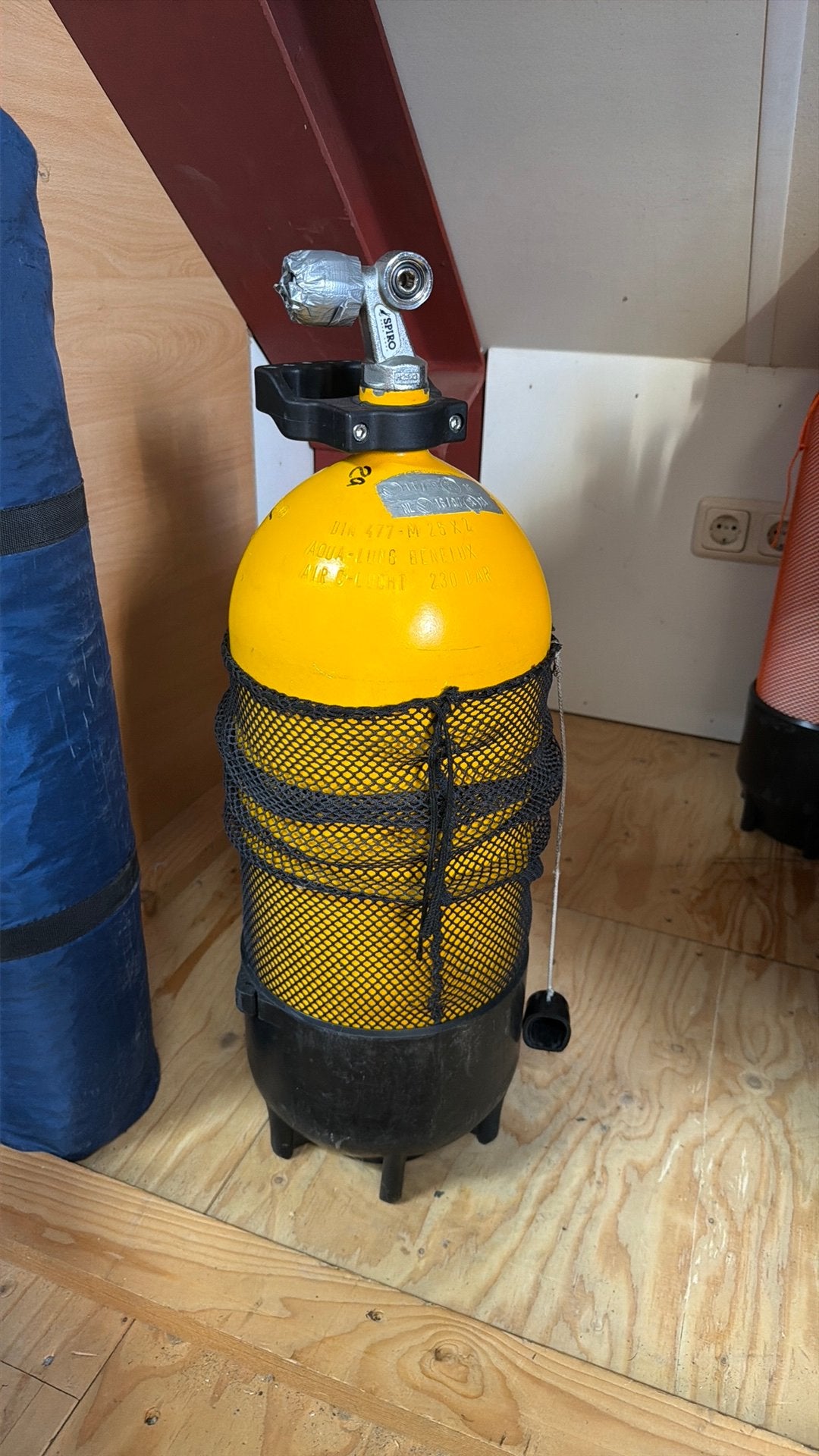 12L duifles kort Bommetje. Keur verl. Incl voet, net greep., Ophalen, Duikfles