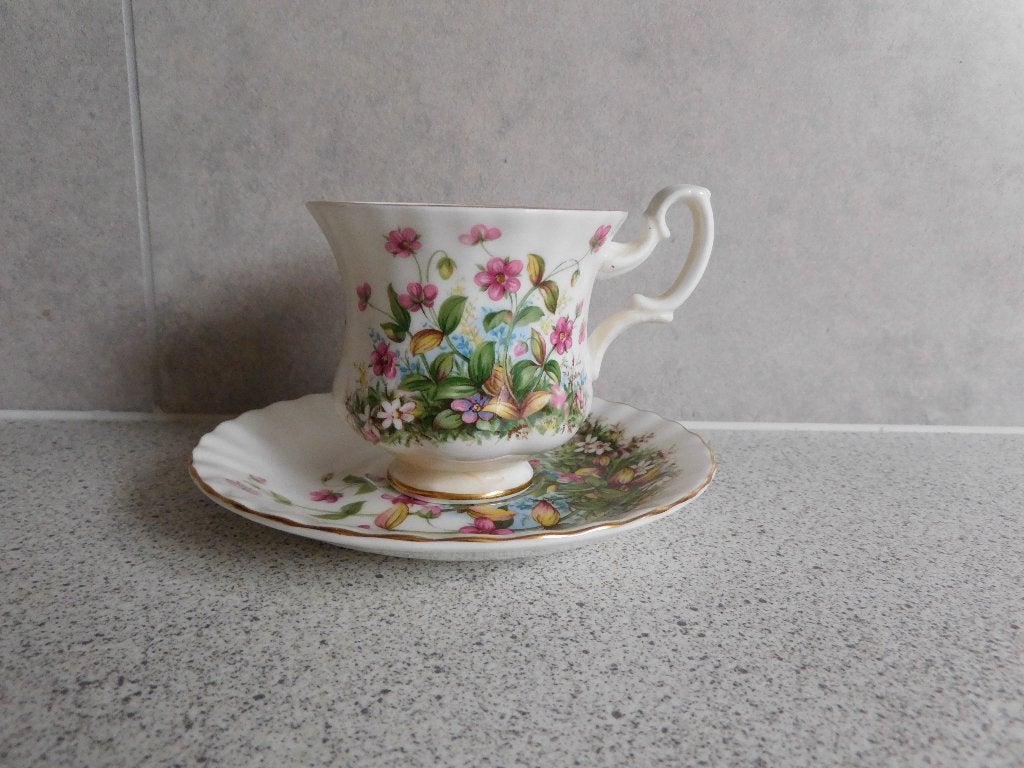 Kop en schotel Fine Bone China Pink Phlox Royal Albert, Verzamelen, Porselein, Kristal en Bestek, Ophalen of Verzenden, Zo goed als nieuw