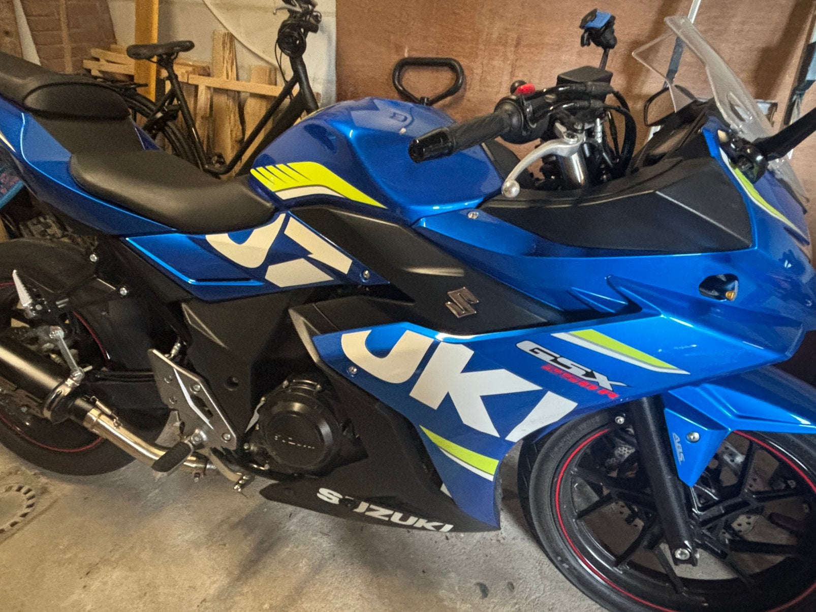 Suzuki GSX250R, Ophalen