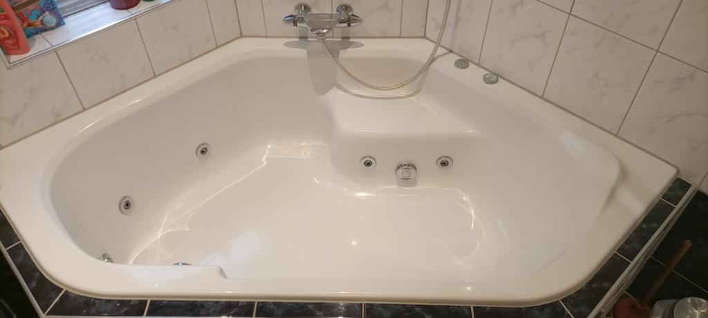 Hoekbad hoek bad massage stralen, Huis en Inrichting, Badkamer | Complete badkamers, Ophalen of Verzenden