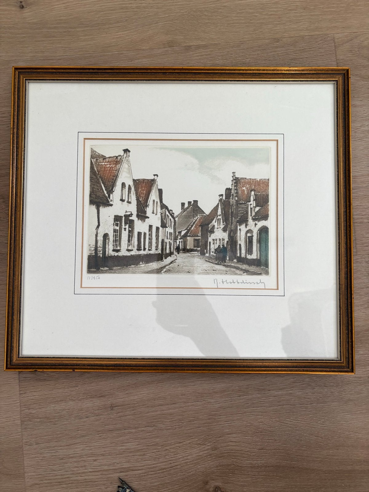 Gesigneerde ets van een stadsgezicht R Hebbelinck, Antiek en Kunst, Stadsgezicht, Ophalen of Verzenden, 1950 - 1999, Genummerd