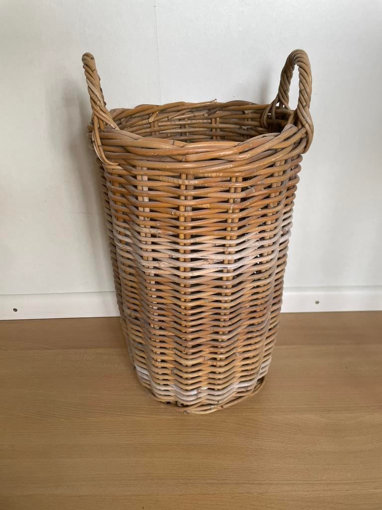 Rieten paraplubak / plantenbak, Huis en Inrichting, Woonaccessoires | Schalen en Manden, Ophalen, Gebruikt, Mand, Rond