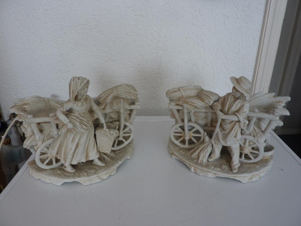 2 antieke beelden gemerkt, Ophalen of Verzenden, Beeld, 20 - 50 cm, Groep mensen