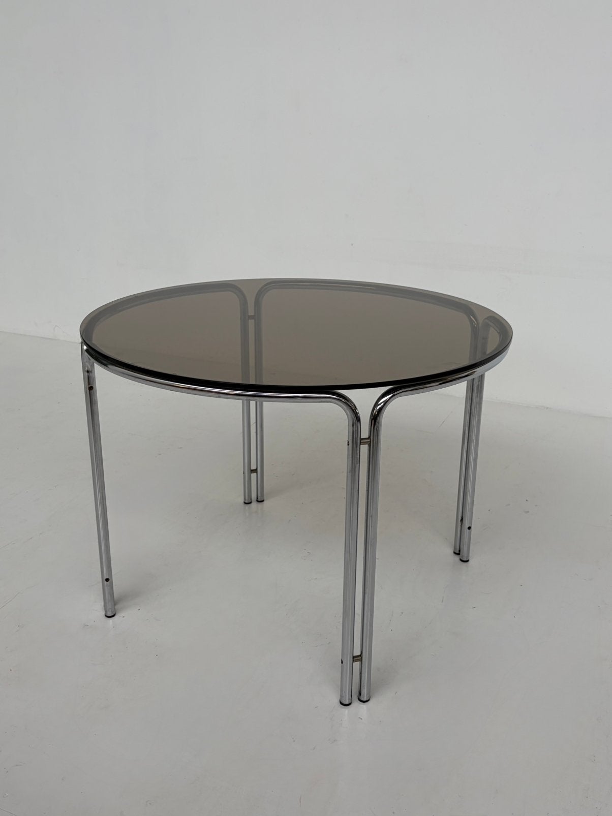 Vintage rookglas eettafel, Huis en Inrichting, Tafels | Eettafels, 50 tot 100 cm, Zo goed als nieuw, ÅTMØS, Metaal