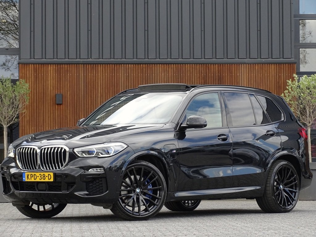BMW X5 45e 394PK M-Sport Individual / Skylounge / Alcanatara, Auto's, Automaat, Gebruikt, Zwart, Leder