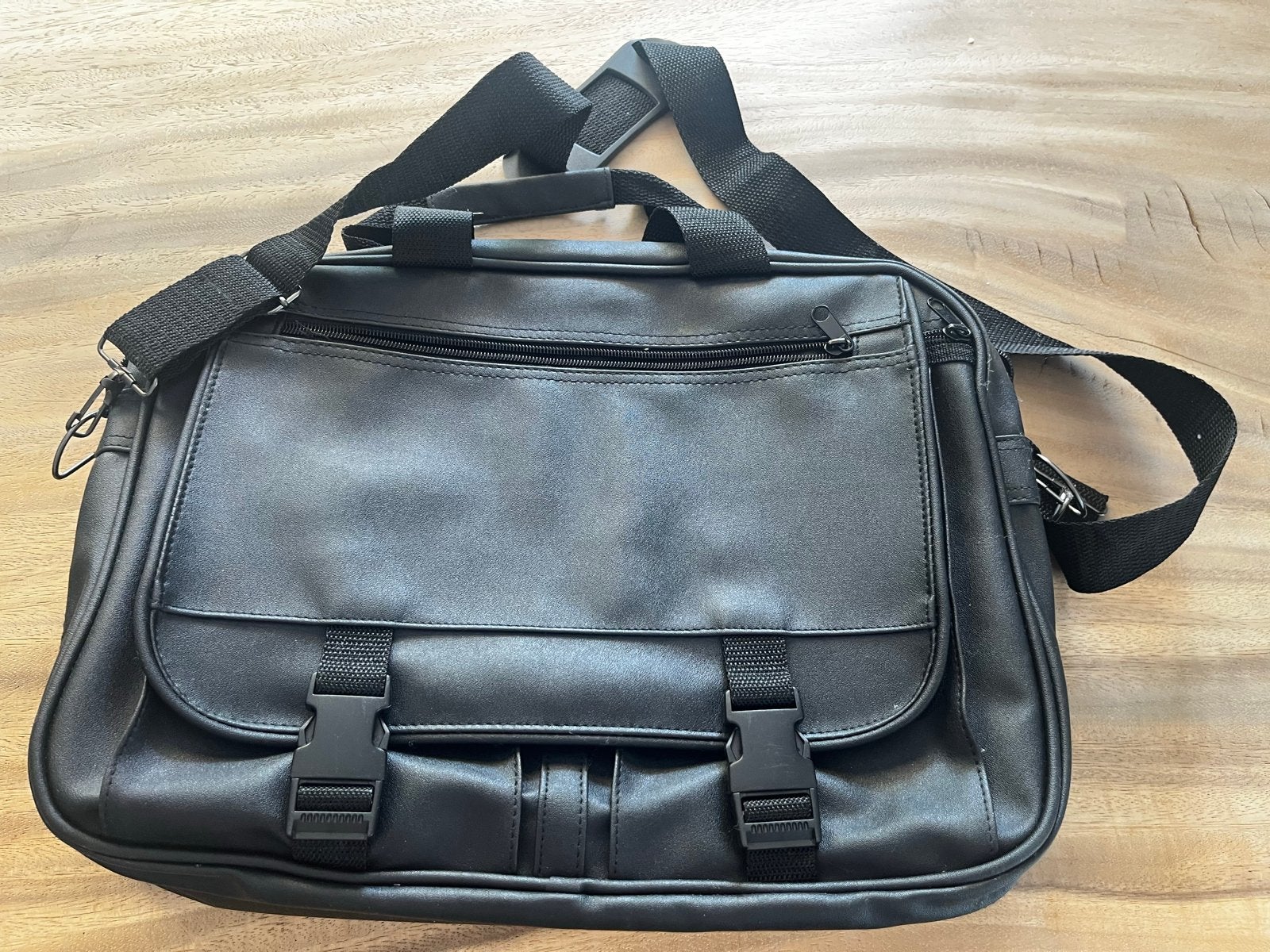 Zwarte schoudertas / laptoptas met gespen, Ophalen of Verzenden, Gebruikt, Zwart, Overige merken