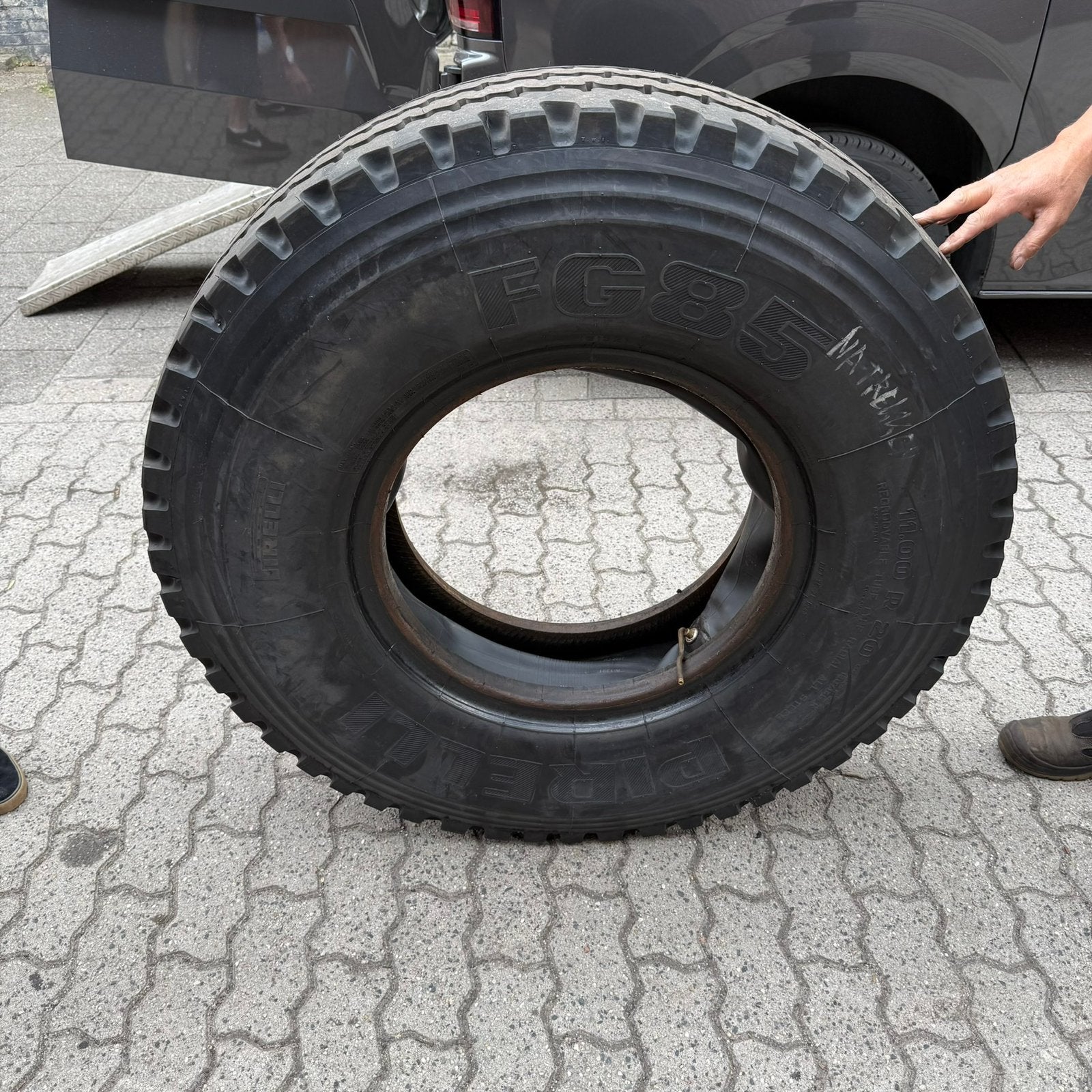 Te koop, 4 x pirelli fg85 11.00 r20 banden, Ophalen, Gebruikt, Overige merken, Carrosserie en Plaatwerk