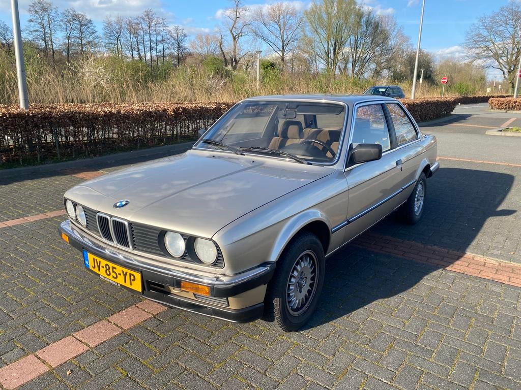 BMW 320 (e30)automaat 6 cilinder 1983, Auto's, Automaat, 1037 kg, Beige, Overige kleuren