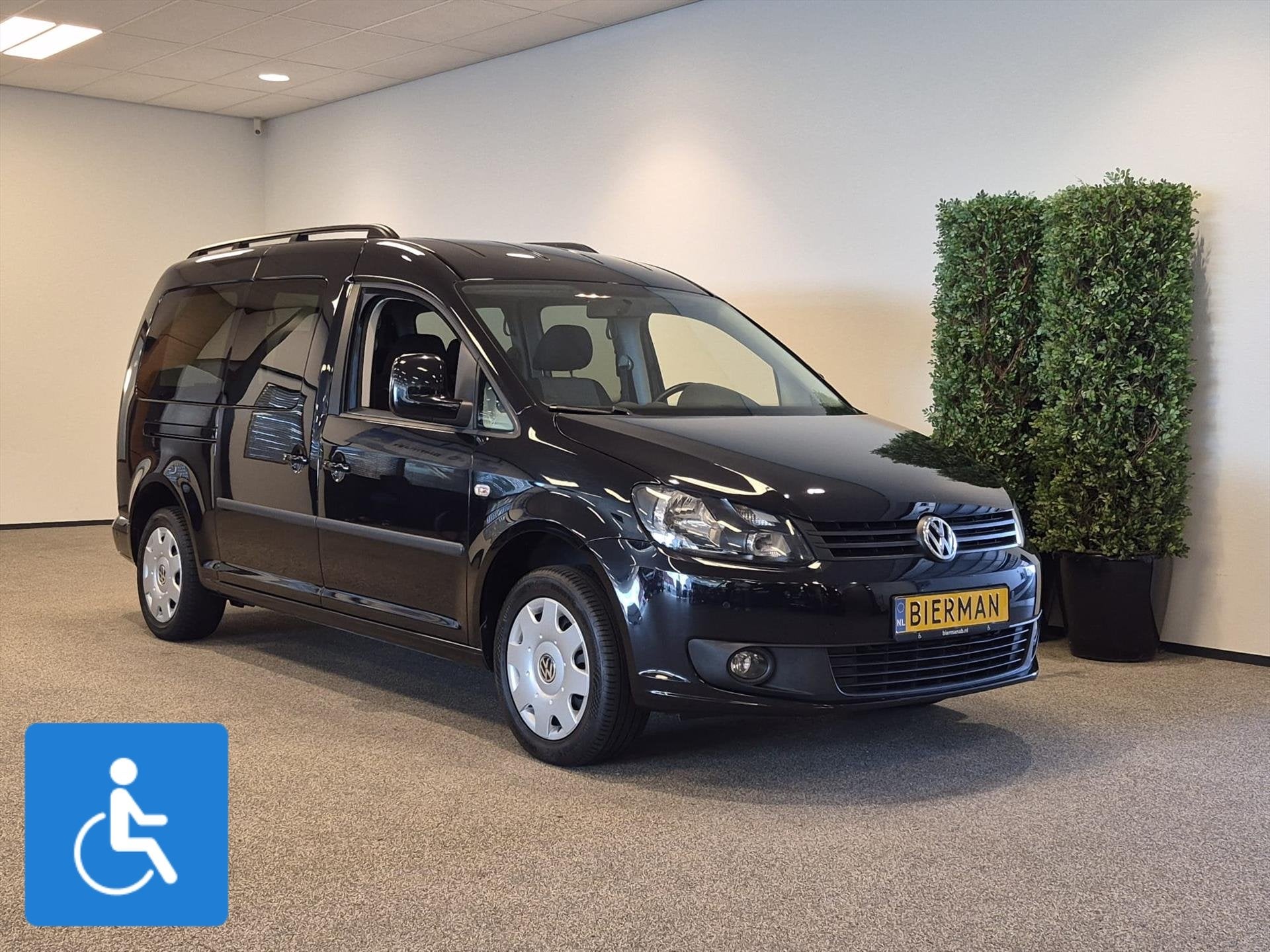 Volkswagen Caddy Maxi Rolstoelauto 5+1, 12 maanden, Zwart, 1198 cc, Zwart