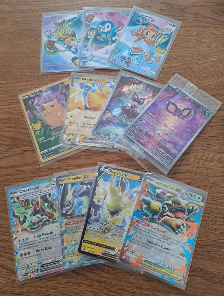 Pokemon first partner gen 4 + extra's hitjes & promos, Ophalen of Verzenden, Nieuw, Meerdere kaarten, Foil