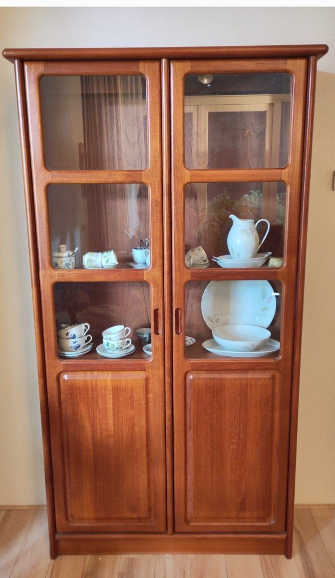 Deens Design Dyrlund Vitrinekast / Servieskast massief Teak, Teakhout, Zo goed als nieuw, 150 tot 200 cm, 25 tot 50 cm