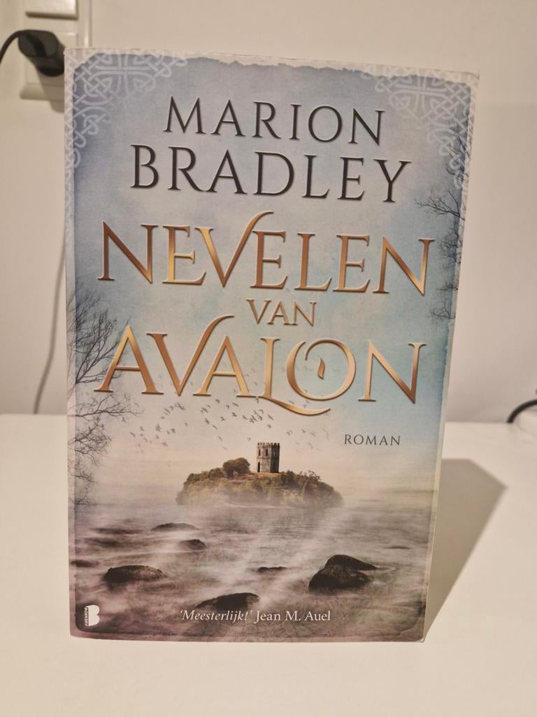 Nevelen van Avalon - Marion Bradley (Roman), Boeken, Ophalen of Verzenden, Gelezen, Marion Bradley, Europa overig