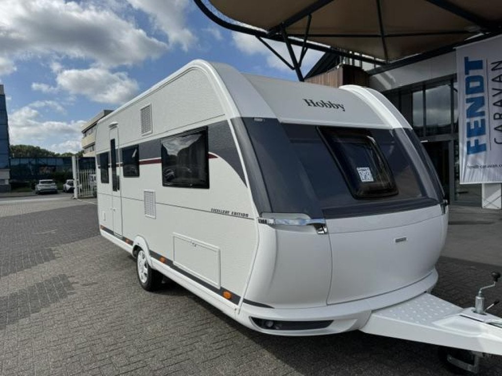 Hobby Excellent Edition 495 UL 2027 NIEUW BINNEN!!!, Caravans en Kamperen, Schokbreker, Standaardzit, Hobby, 2 aparte bedden