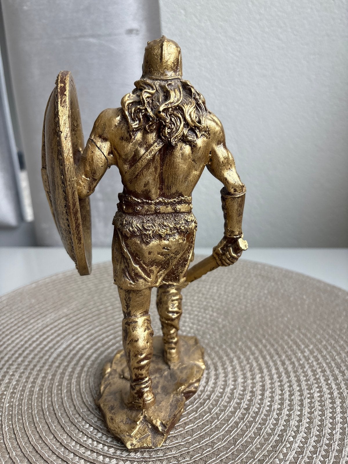 Foto 4 van Gouden Viking Beeldje met Schild en Zwaard