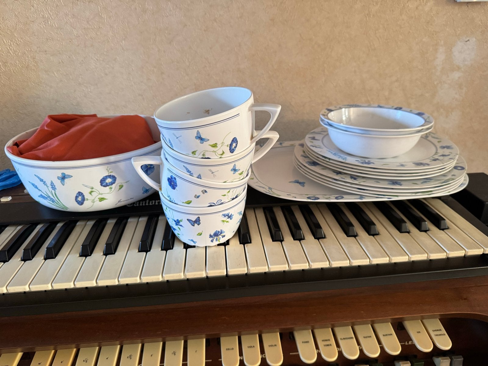 Mepal Janneke Brinkman servies met bloemen en vlinders, Huis en Inrichting, Keuken | Servies, Kunststof, Gebruikt, Mepal, Landelijk/Boerenbont