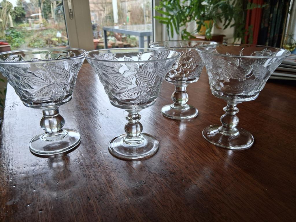 Vier glazen ijs coupes fruit coupes VOOR OP HET TERRAS, Ophalen of Verzenden, 2 zitplaatsen