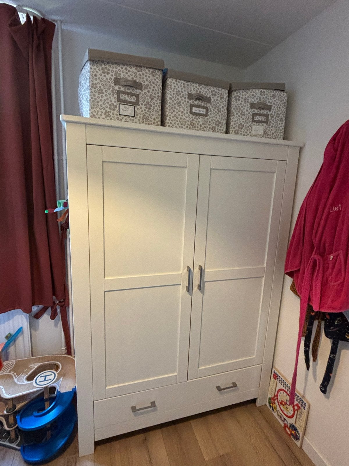 Stevige witte houten kinderkledingkast - ruim, Huis en Inrichting, Ophalen, Gebruikt, 100 tot 150 cm, 150 tot 200 cm