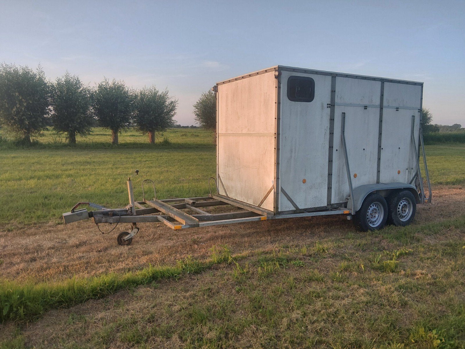 Ponytrailer mentrailer koetsentrailer Zijuitloop, Ophalen, Gebruikt