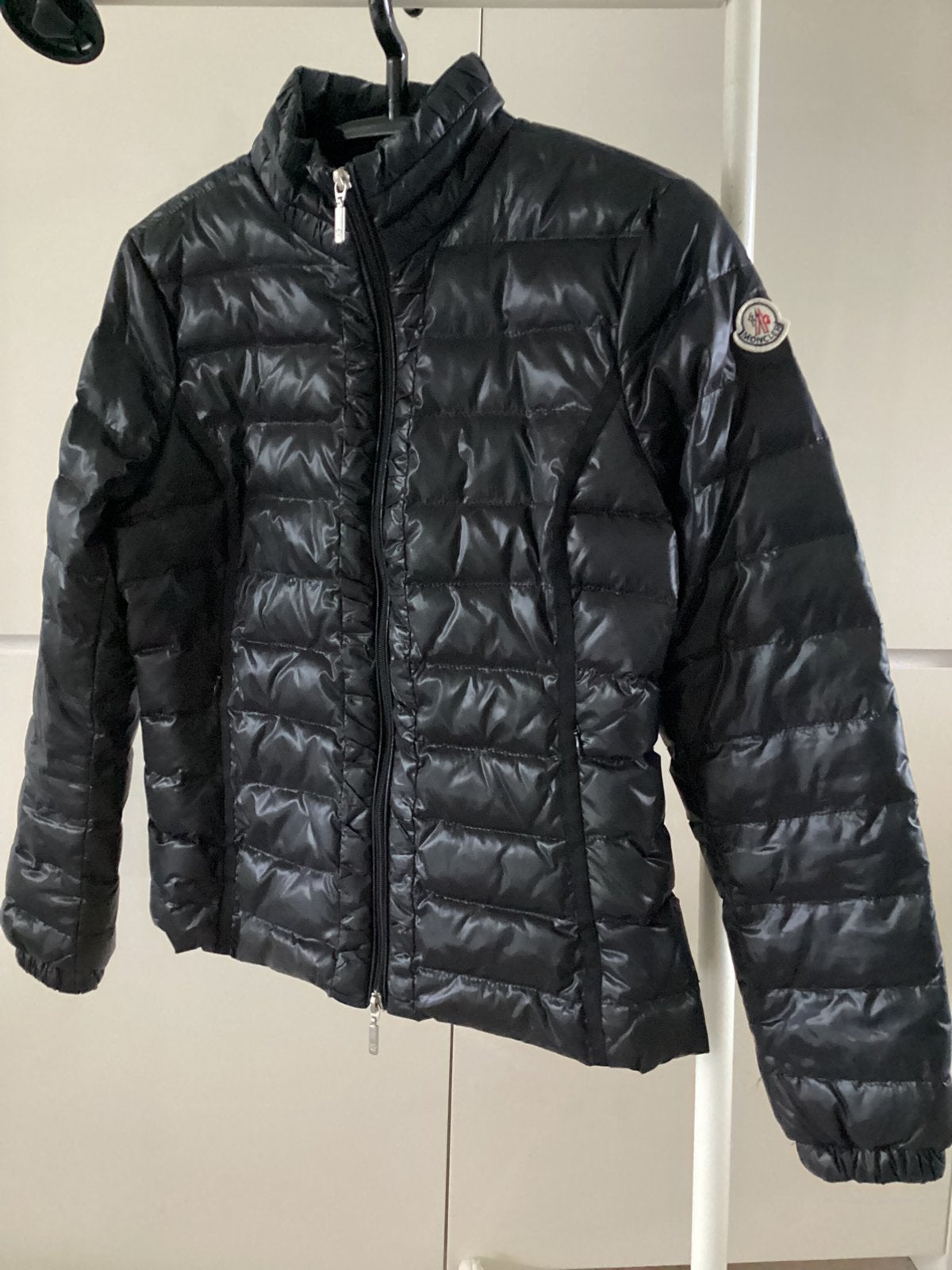 Moncler jas zwart, vulling dons maat M 38, Kleding | Dames, Ophalen of Verzenden, Zo goed als nieuw, Zwart