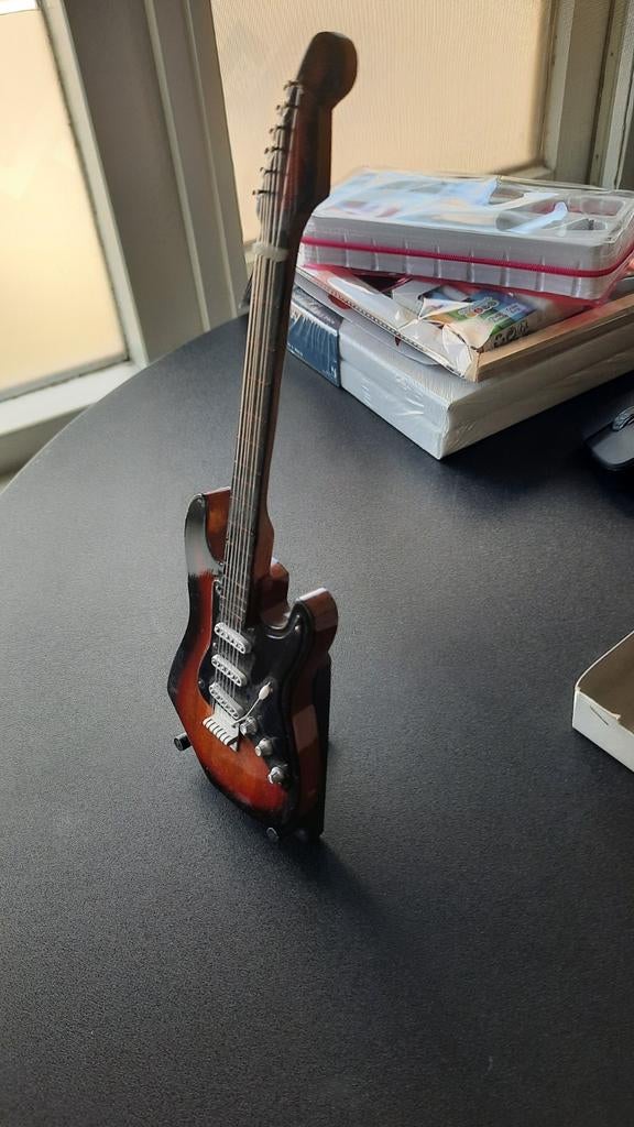 Decoratieve elektrische gitaar met houten houder, Ophalen of Verzenden, Nieuw